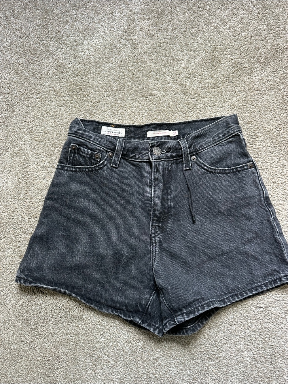 Levi’s W23 Black 80s Mom Denim High Rise Relaxed Fit Shorts - Picture 2 of 5